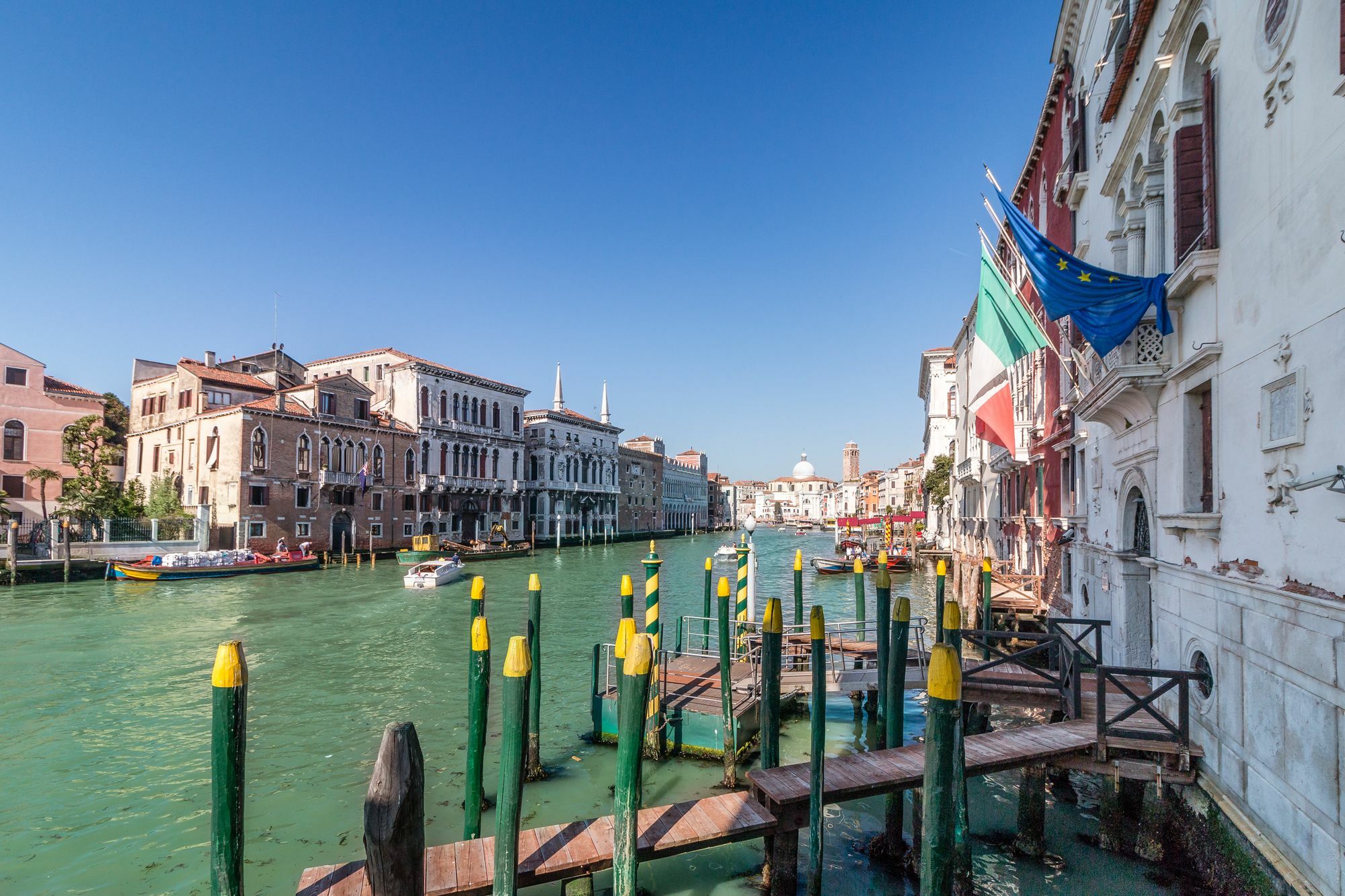 Admiral Emo Palace Over Canal Grande Venedig